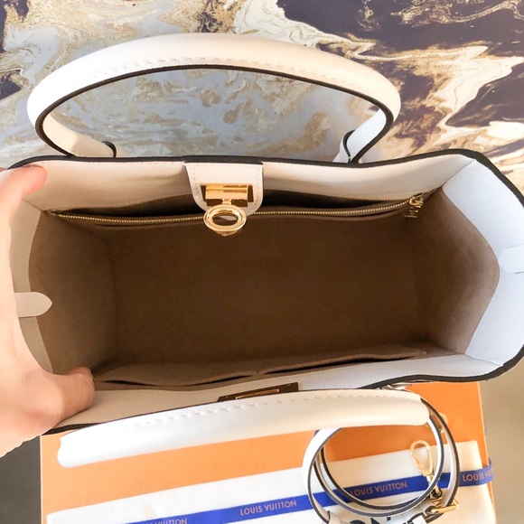 In Stores! Louis Vuitton On My Side Greige Tote - Picture 6 of 15